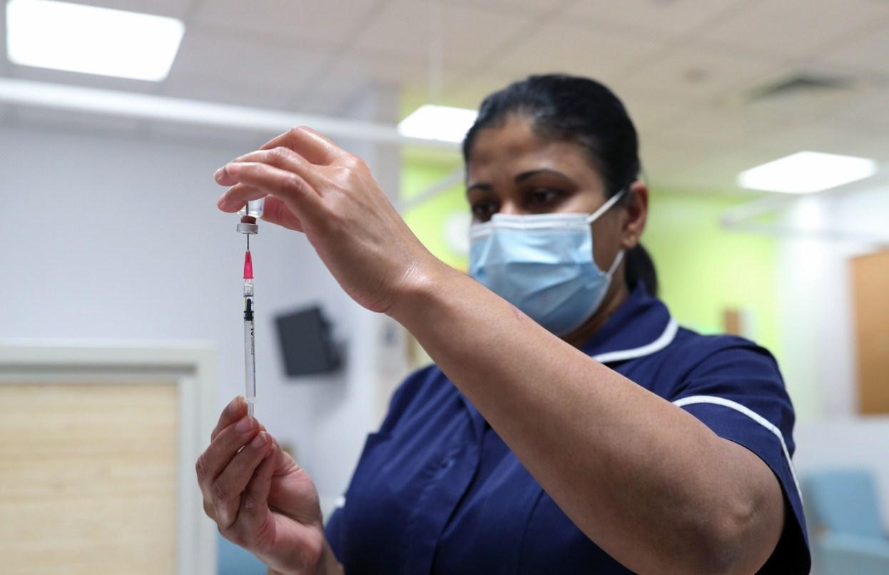 Zdravstveni radnici u Velikoj Britaniji proteklih dana se pripremaju za početak masovne vakcinacije - Avaz