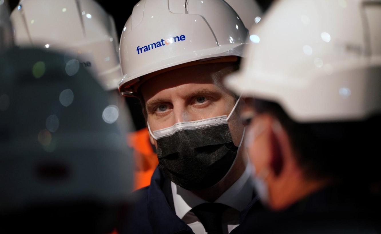 French President Emmanuel Macron listens to explanations as he visits Framatome, an international leader in nuclear energy, designing, manufacturing and installing fuel, instrumentation and control systems for nuclear power plants, in Le Creusot, France, December 8, 2020. - Avaz