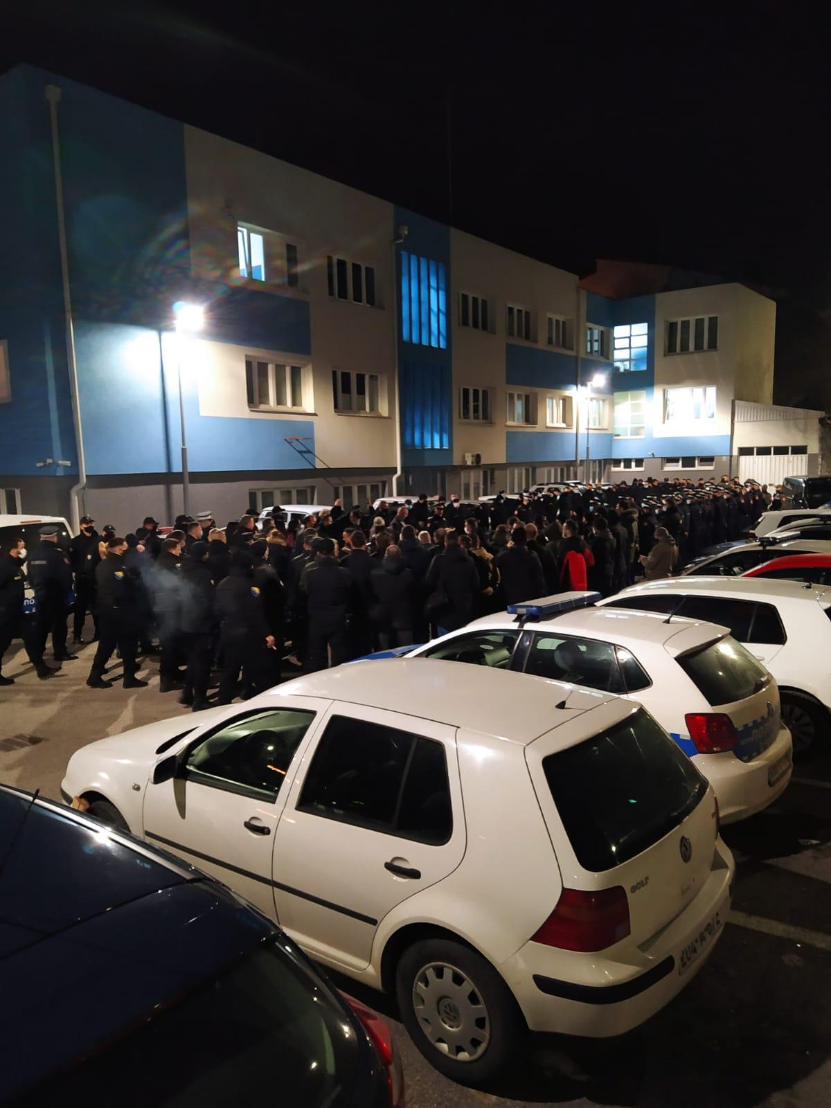 Angažiran veliki broj policajaca - Avaz