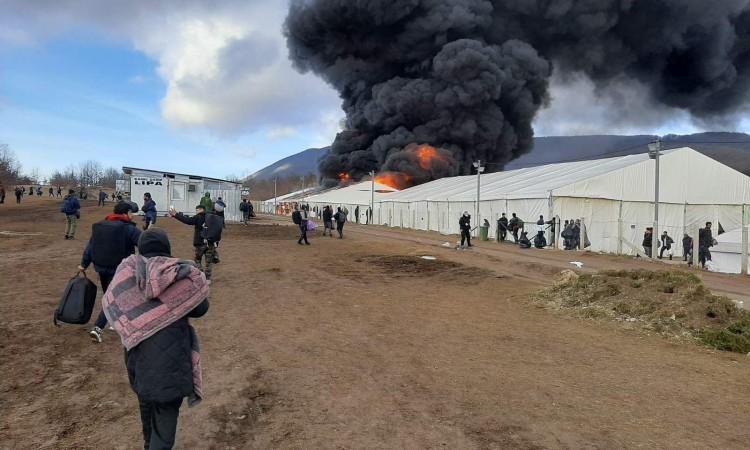 Zaposlenici IOM-a napustili migrantski kamp "Lipa", izbio požar u dva šatora
