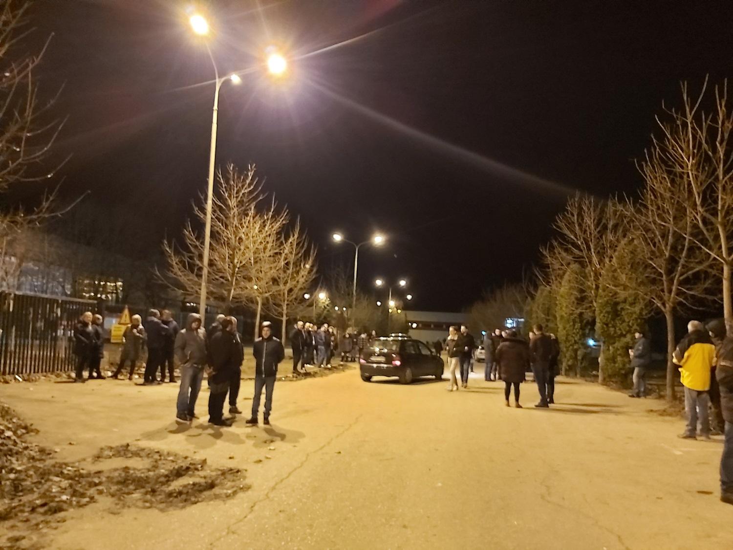 Neizvjesna noć za Bišćane: Dežuraju ispred "Bire", ne žele migrante u centru grada
