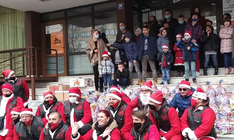 Bajkeri Condora darovali novogodišnje paketiće štićenicima Dom-porodice Zenica