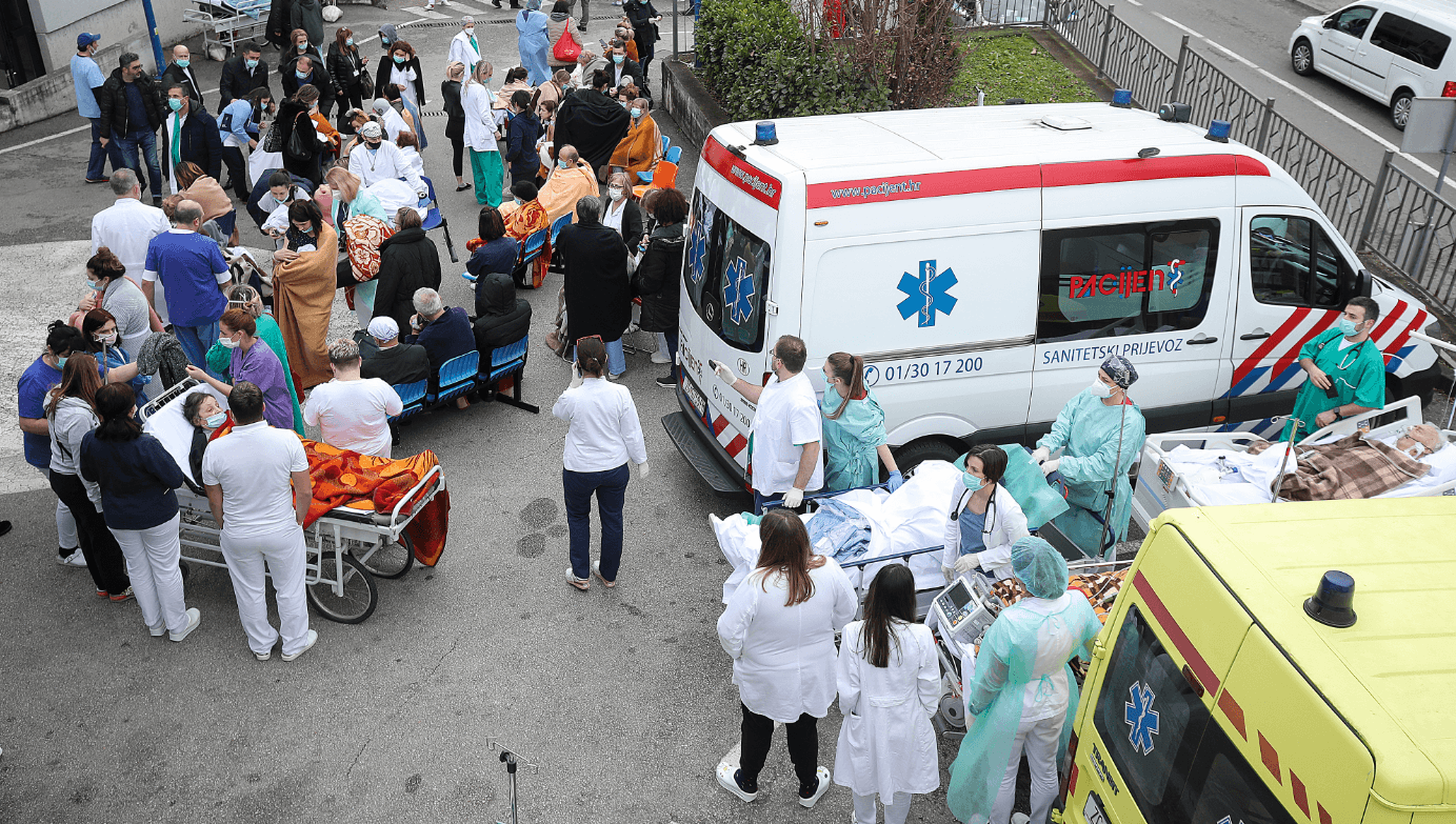 Patients in front of Zagreb's Sveti Duh Hospital - Avaz