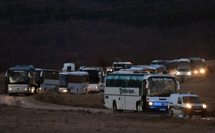 Prazni autobusi napustili Lipu, migranti vraćeni u ono što je ostalo od kampa