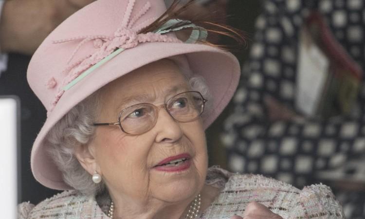 Kraljica Elizabeta II odobrila trgovinski sporazum s EU