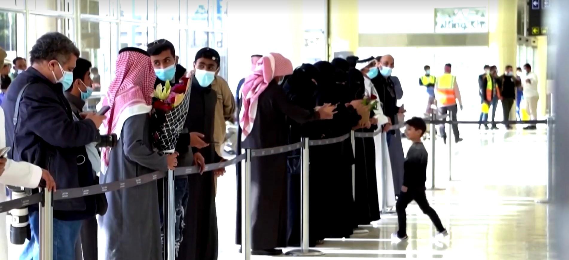 Families reunite as Qatar-Saudi flights resume after rift
