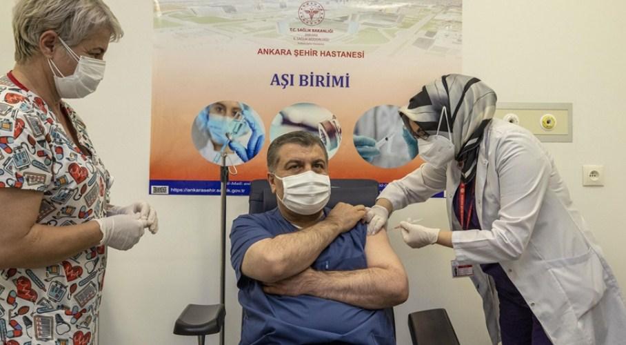 Ministar zdravstva Koča prvi primio vakcinu protiv koronavirusa