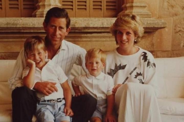 Princeza Diana je rodila u bolnici, mimo protokola - Avaz