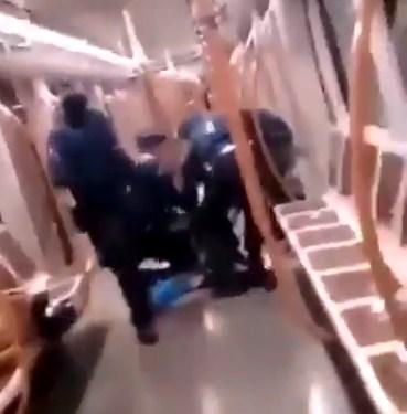Pojavio se video napada: Nakon svađe sa partnerkom, muškarac izbo putnike