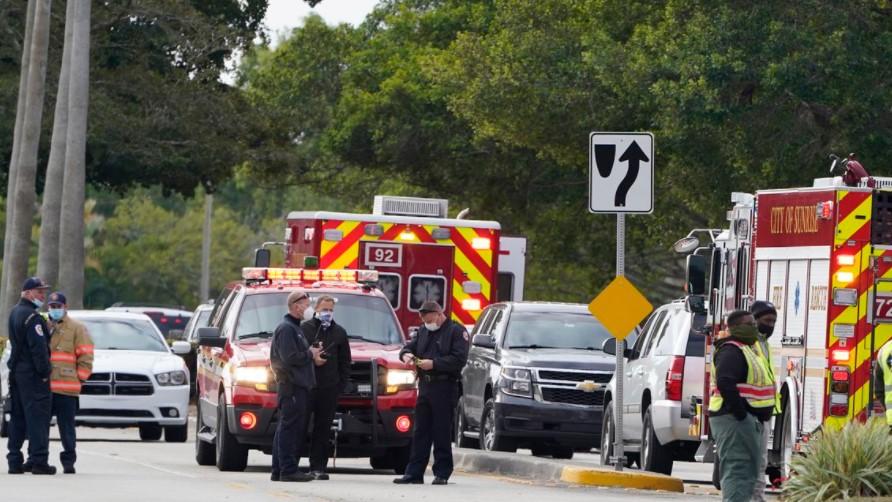 Two FBI agents dead, three wounded in Florida shooting