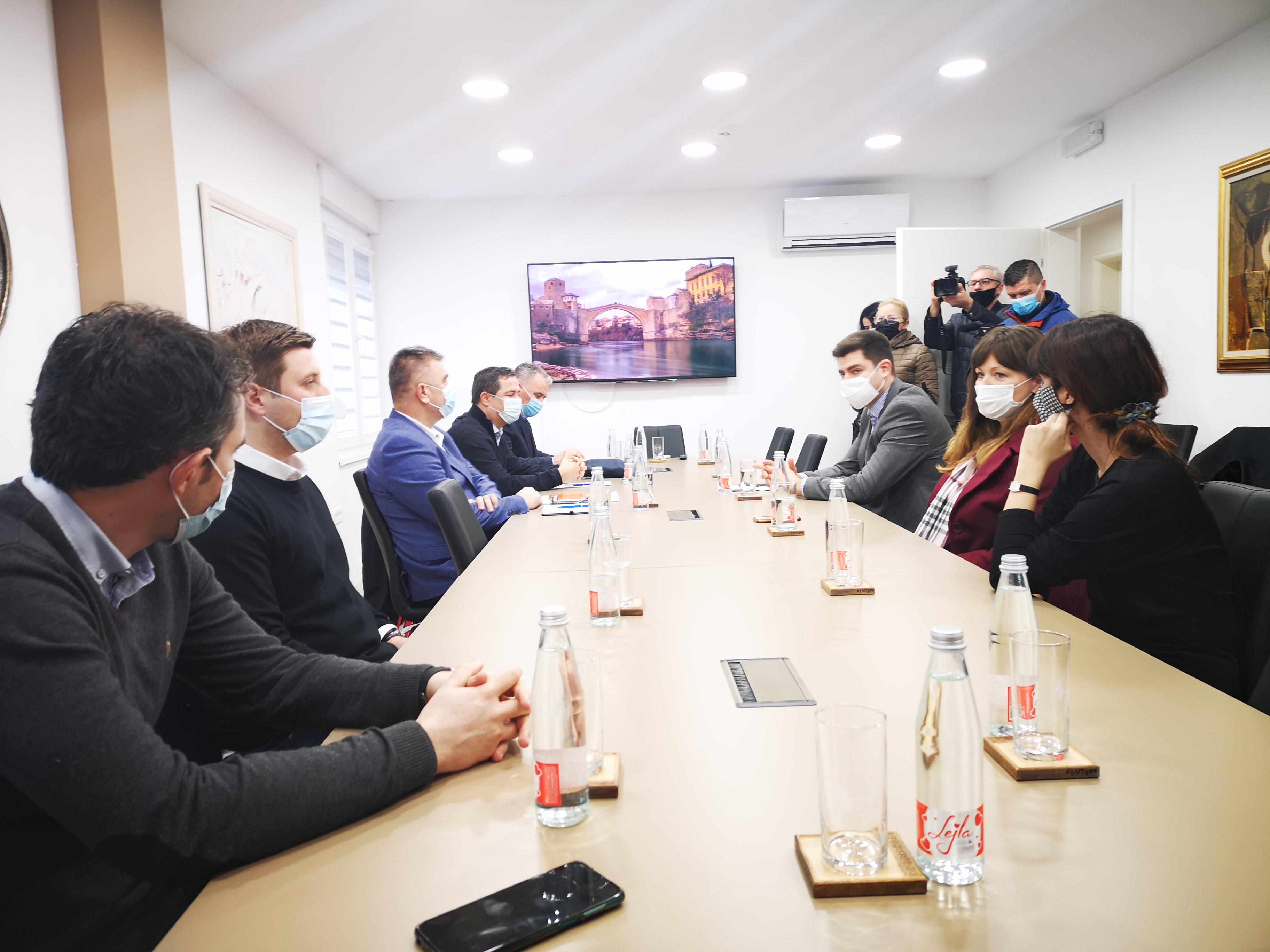 Počeo sastanak predstavnika "Koalicije za Mostar" i "Bh. bloka"