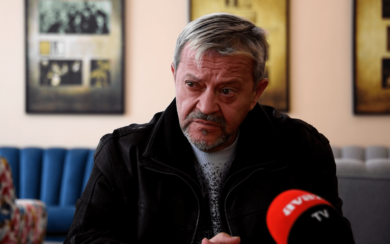 Emir Hadžihafizbegović za "Avaz TV": Zločinci se trebaju plašiti jer ćemo ih po ko zna koji put putem umjetnosti raskrinkati