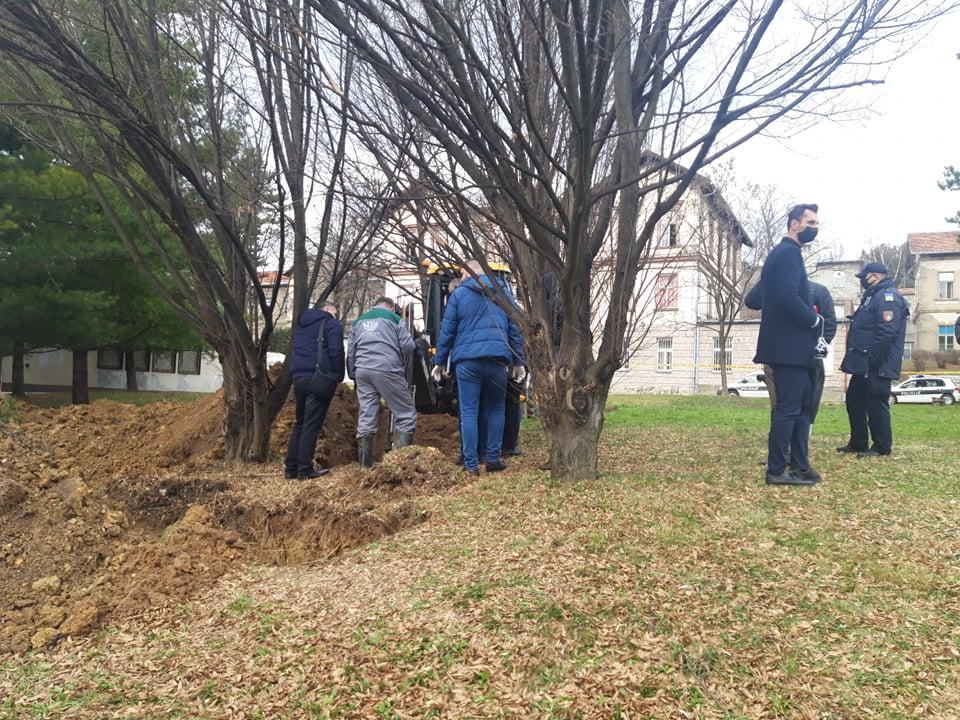 Iskopavanja u krugu KCUS-a, traga se za ostacima žrtve iz proteklog rata