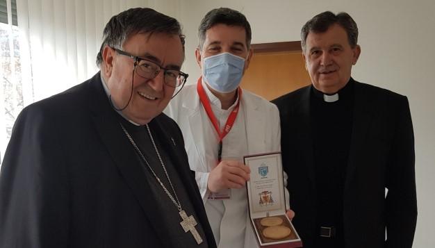 Kardinal Puljić i mons. Vukšić zahvalili osoblju Opće bolnice: Bili ste profesionalni, strpljivi i hrabri