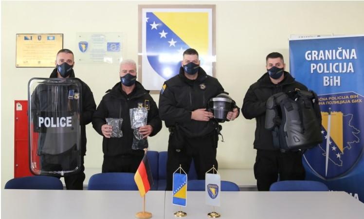 German Federal Police donate tactical gloves and protective suits to B&H BP