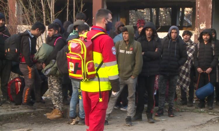 Policija USK izmjestila više od 200 migranata iz napuštenih objekata u kamp "Lipa"