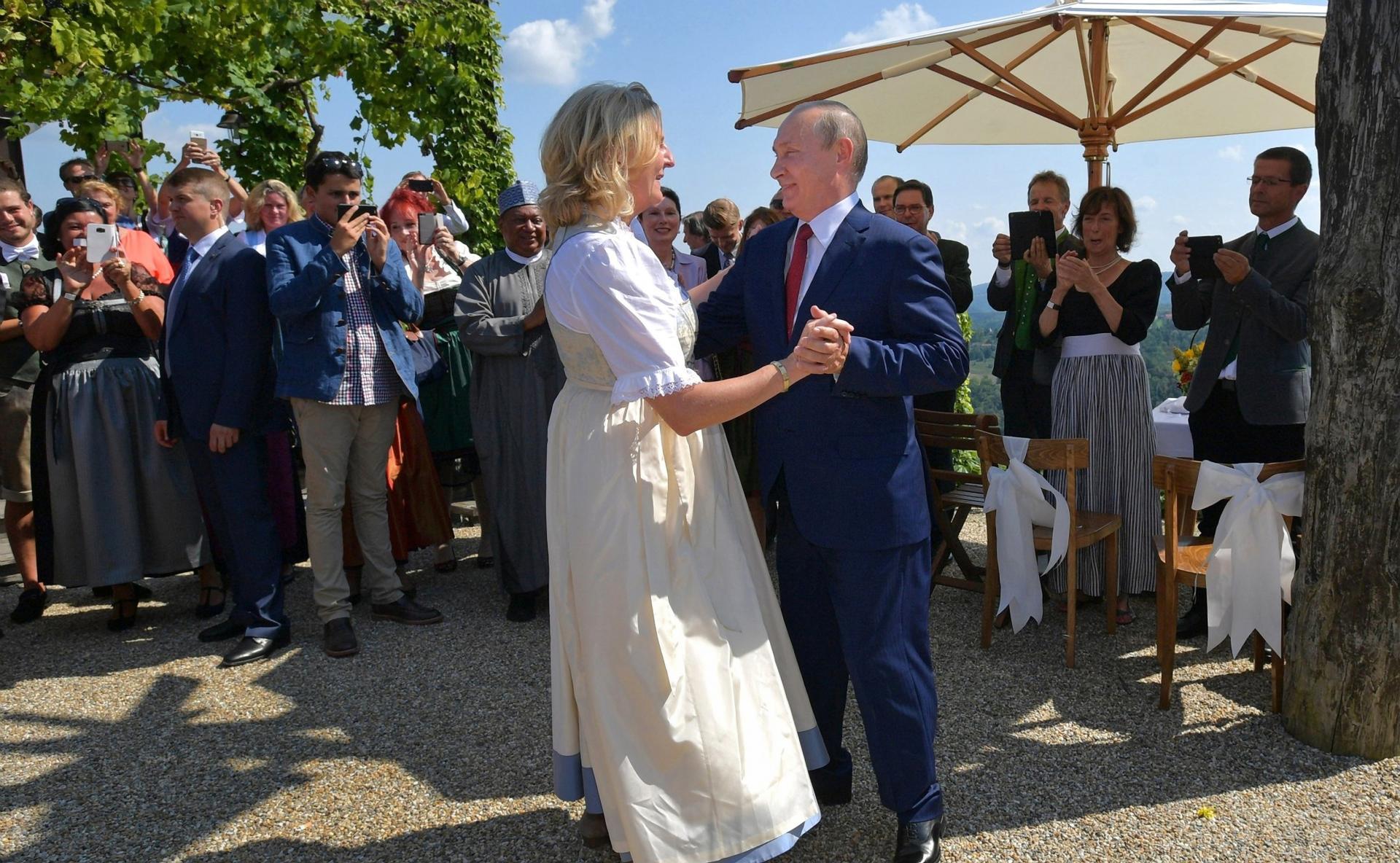 Putin nije zaboravio ples s njom: Bivša austrijska ministrica postala savjetnica u ruskoj naftnoj kompaniji