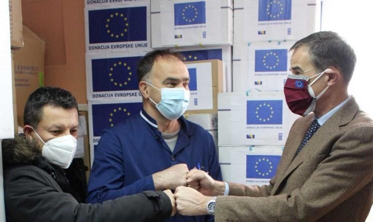 EU donates 75,700 protective gloves for the Cantonal Hospital in Bihać