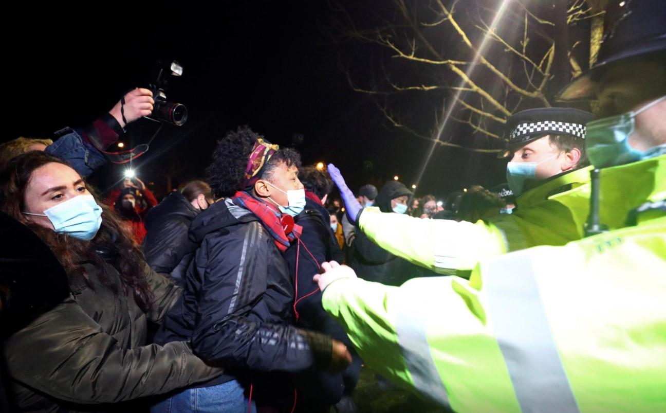 People clash with police during a gathering at a memorial site in Clapham Common Bandstand, following the kidnap and murder of Sarah Everard, in London, Britain March 13, 2021. - Avaz