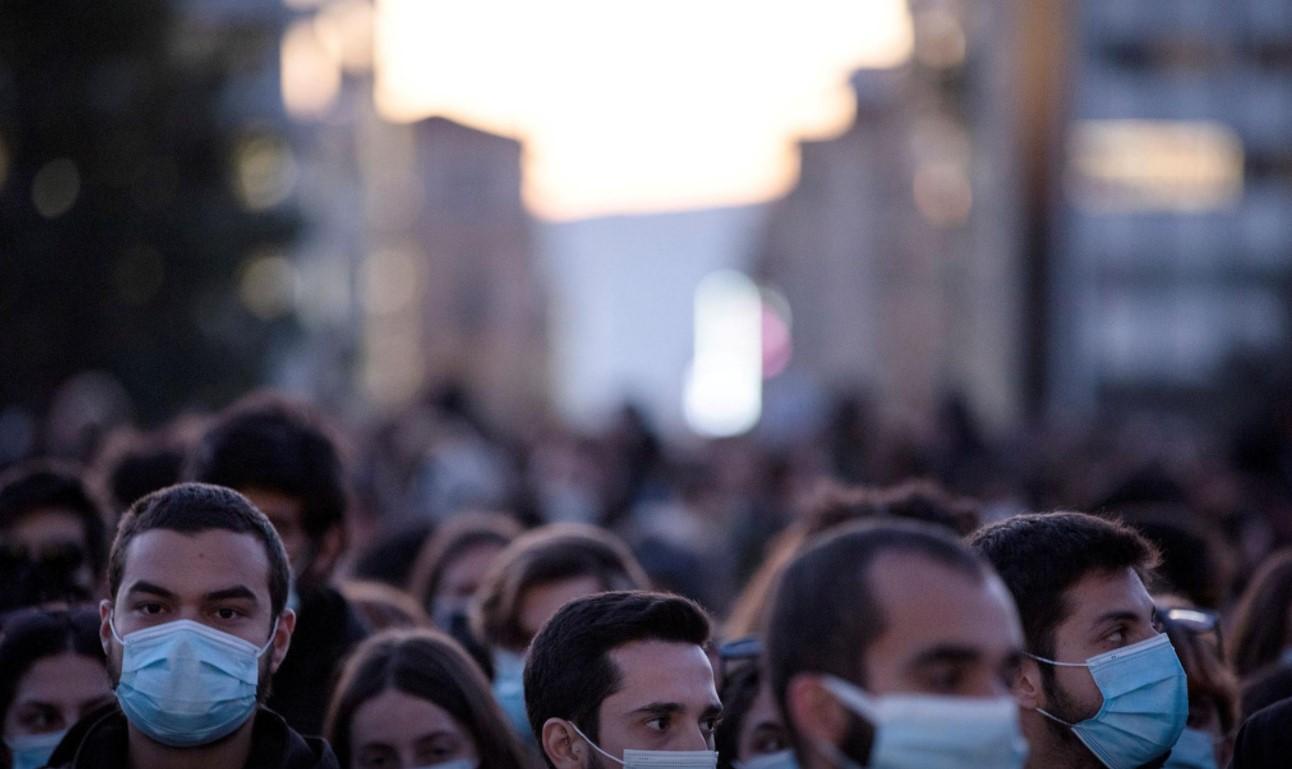 Protesters wear protective face masks during a demonstration on Syntagma square in solidarity with jailed member of the disbanded leftist militant group 'November 17', Dimitris Koufodinas, who is serving multiple life terms for several crimes, including a series of murders and is currently on hunger strike, amid the coronavirus disease (COVID-19) pandemic, in Athens, Greece, March 3, 2021. - Avaz