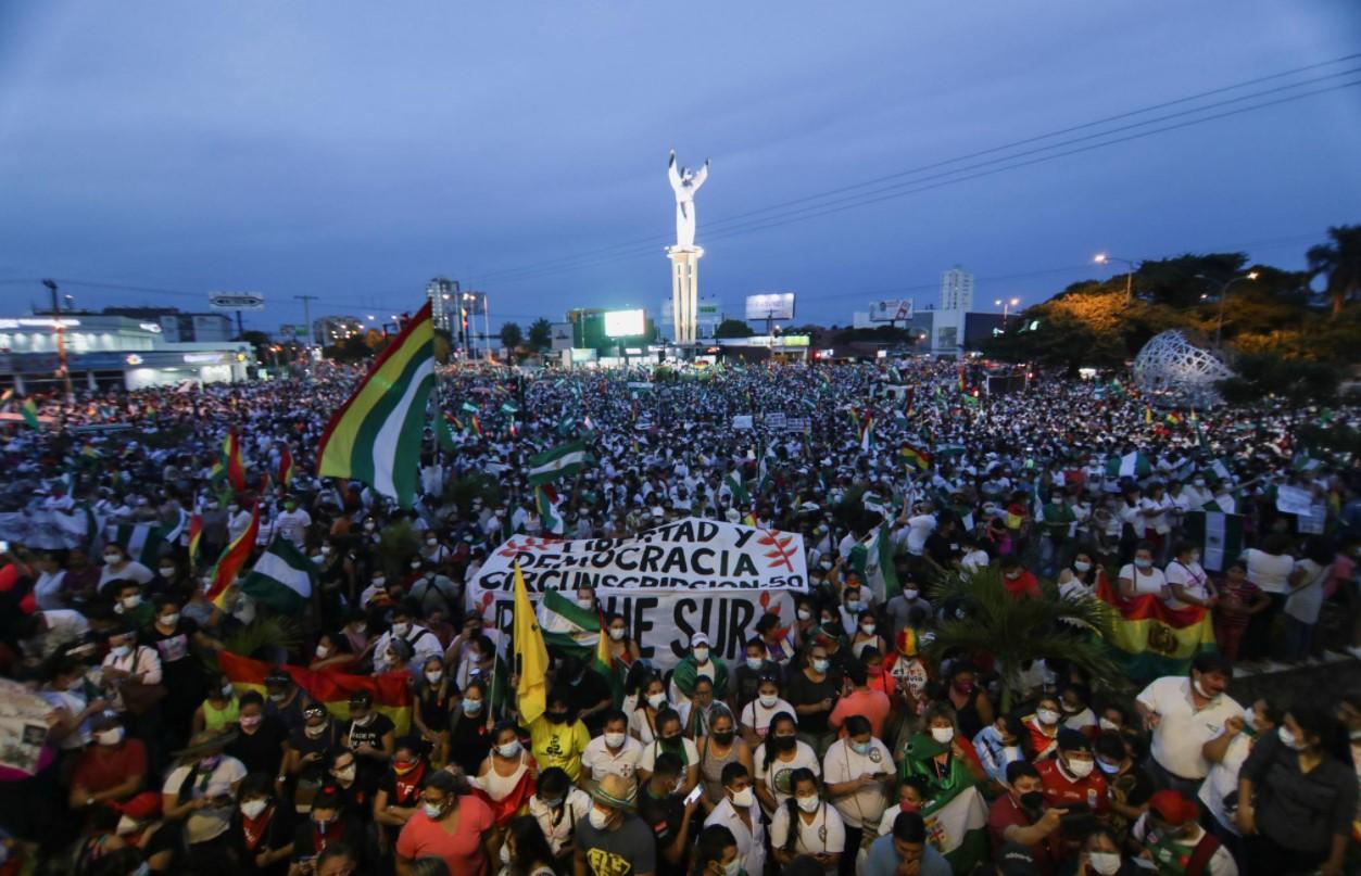 Demonstrators attend a rally to protest against Bolivian President Luis Arce's government after the detention of former interim President Jeanine Anez, in Santa Cruz, Bolivia, March 15, 2021. - Avaz