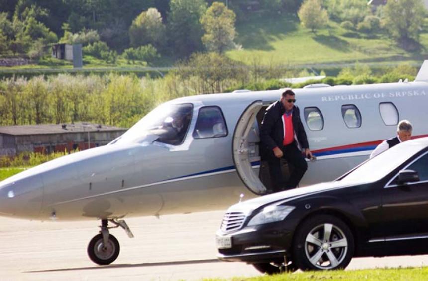 Dok građani svakodnevno ostaju bez posla, Dodik u Sarajevo ide avionom