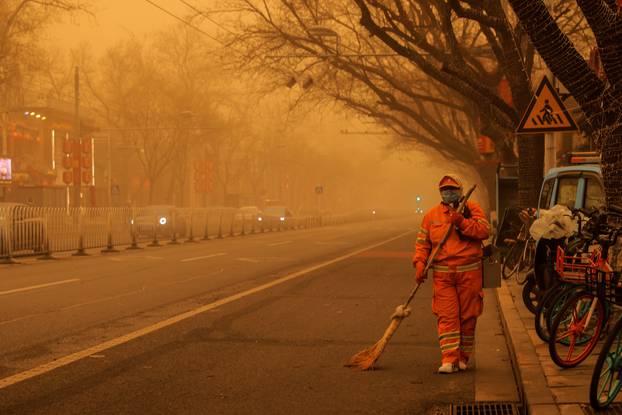 Pješčana oluja zahvatila Peking, na snazi upozorenja