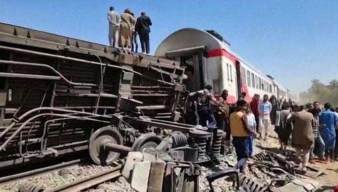 Screengrab provided by AFPTV shows people gathered around the wreckage of two trains that collided in the Tahta district of Sohag province - Avaz