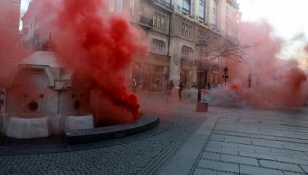 Zapalili dimne baklje u centru Bijeljine, četvorica privedena