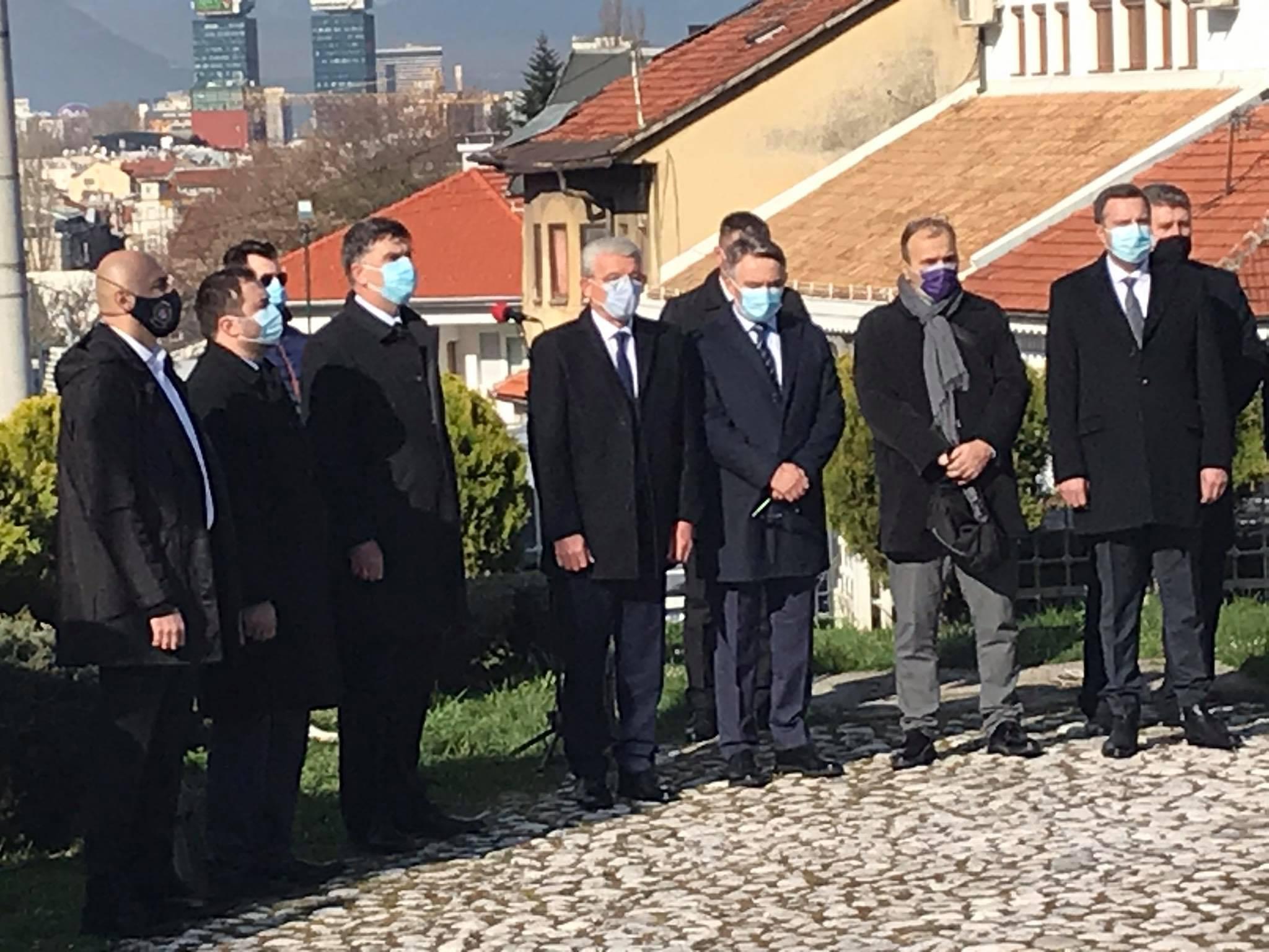 Članovi Predsjedništva BiH položili cvijeće na spomen-obilježja povodom Dana grada Sarajeva