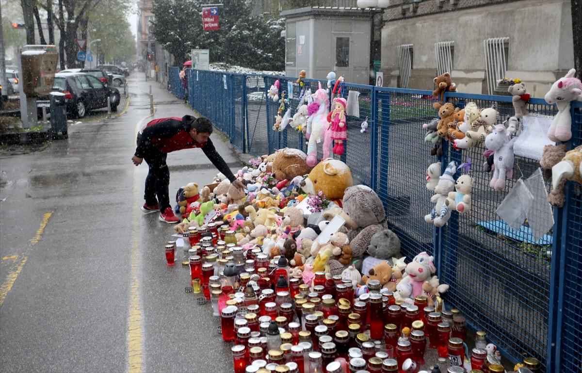 Zagreb se oprašta od djevojčice Nikoll, građani ostavljaju igračke i pale svijeće