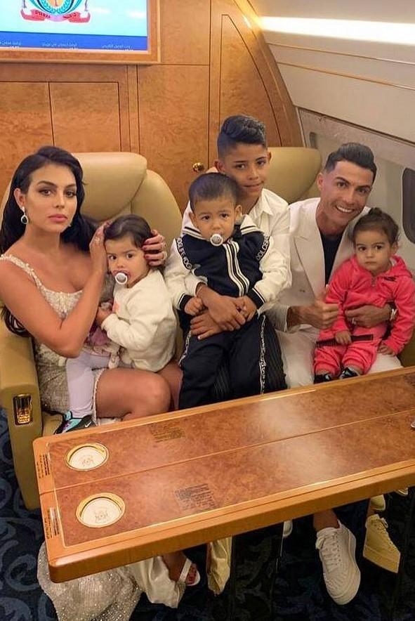 Ronaldo i Rodriges sa djecom - Avaz