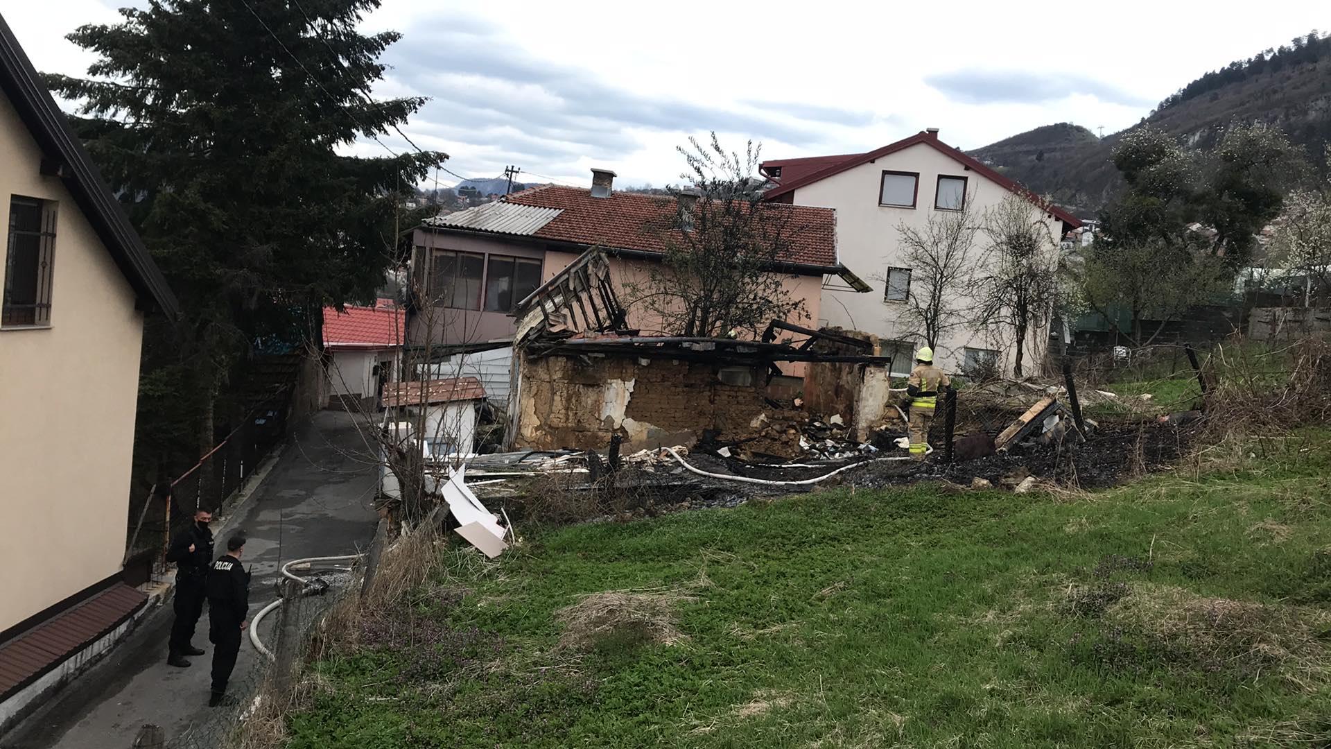 Ugašen požar na Bistriku: Gorjela napuštena kuća, nema povrijeđenih