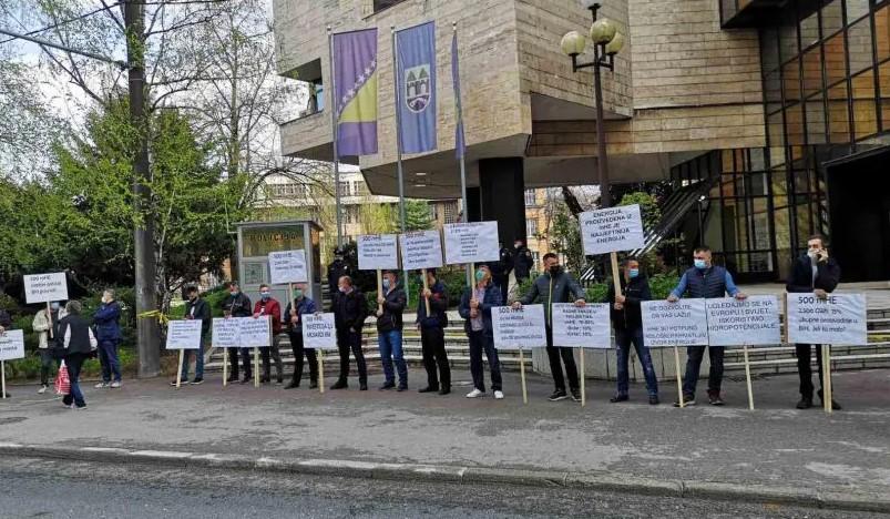 Mini protest zbog zabrane gradnje malih hidroelektrana - Avaz