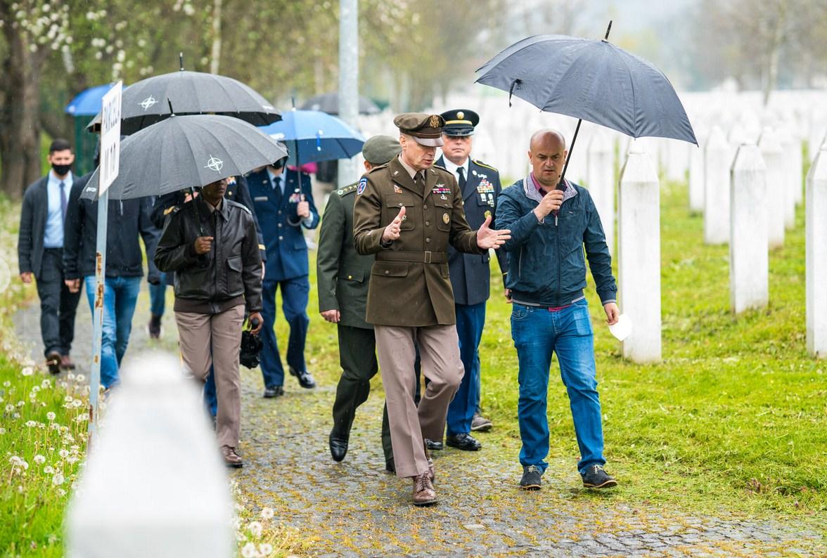Komandant NATO štaba Sarajevo posjetio Potočare