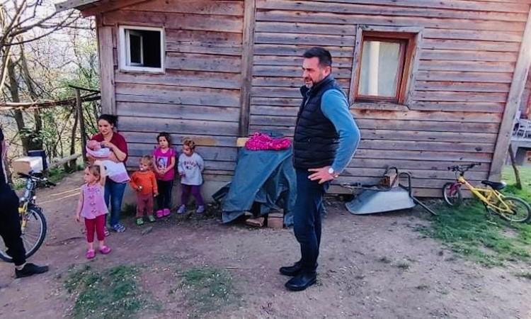 Ramić posjetio porodicu Mehić: Šestočlana porodica dobit će novi dom