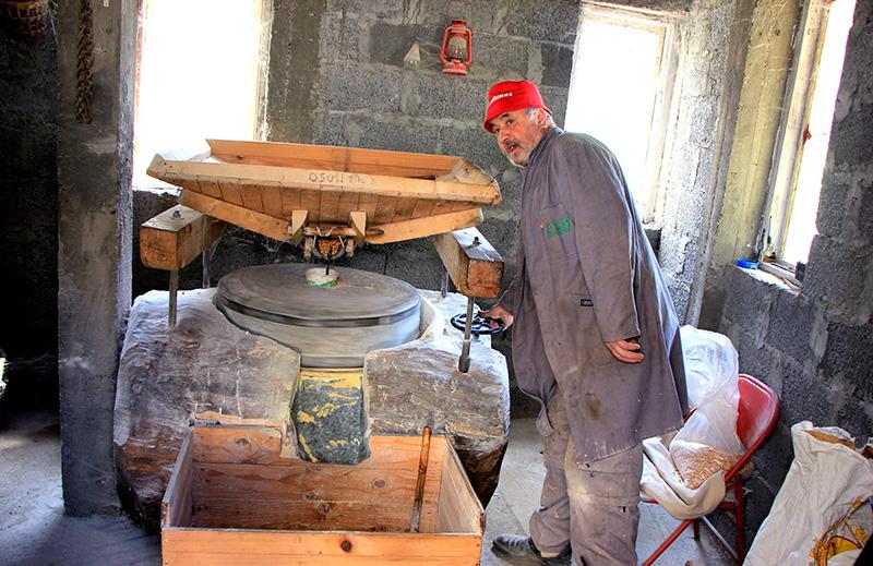 Kamen po kamen, Fahrudin Hukić je sagradio vodenicu: Sada svi njemu donose žito da im samelje
