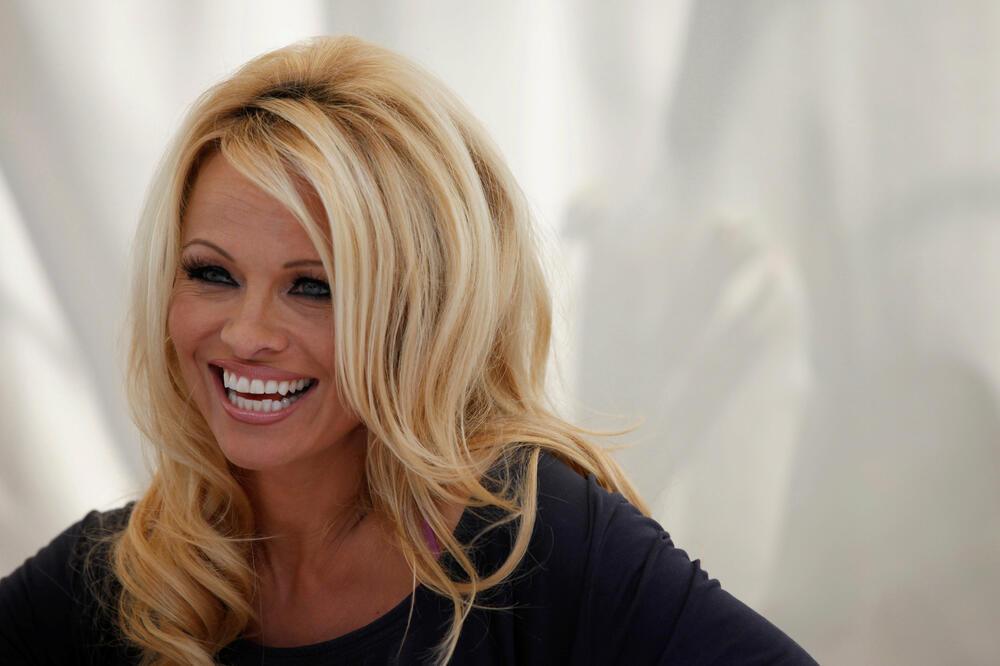 Pamela Anderson: Htjela sam da nestanem sa lica zemlje - Avaz