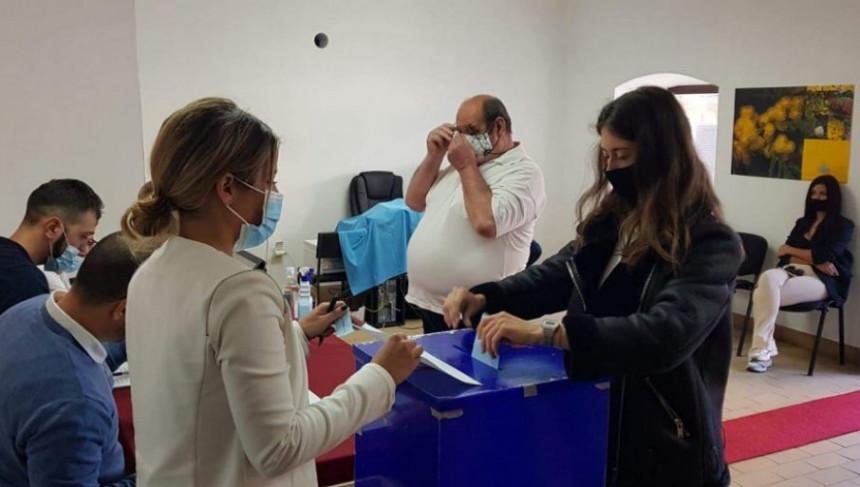 U Herceg Novom do 15 sati glasalo 47,8 posto birača