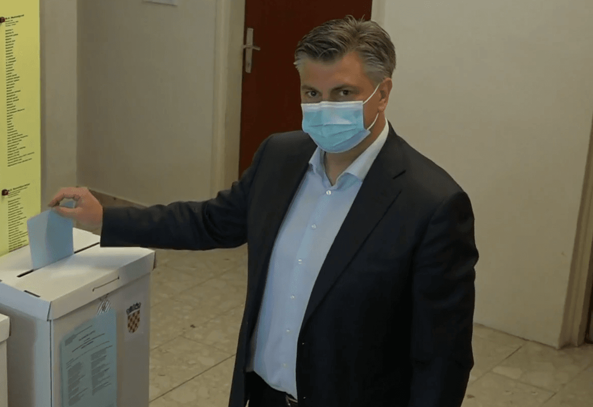 Premijer Plenković glasao na lokalnim izborima - Avaz