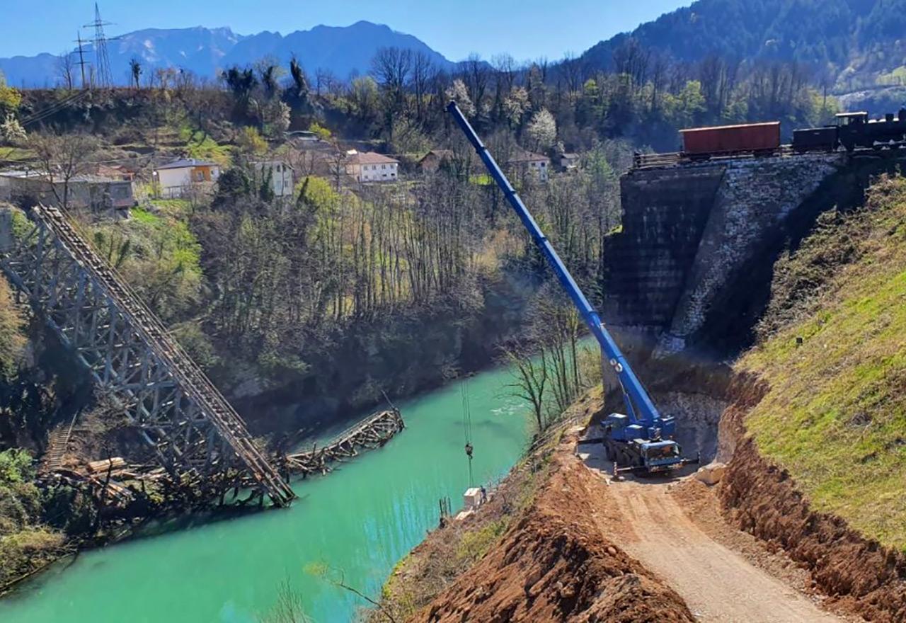 Drama u Jablanici: Muškarac pao s mosta u Neretvu