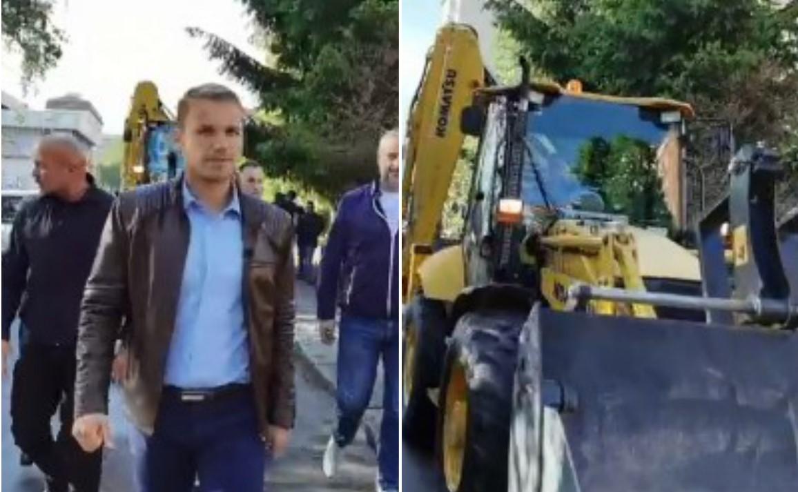 Draško Stanivuković dovezao bagere ispred „Kajaka“, počinje rušenje objekta Mileta Radišića