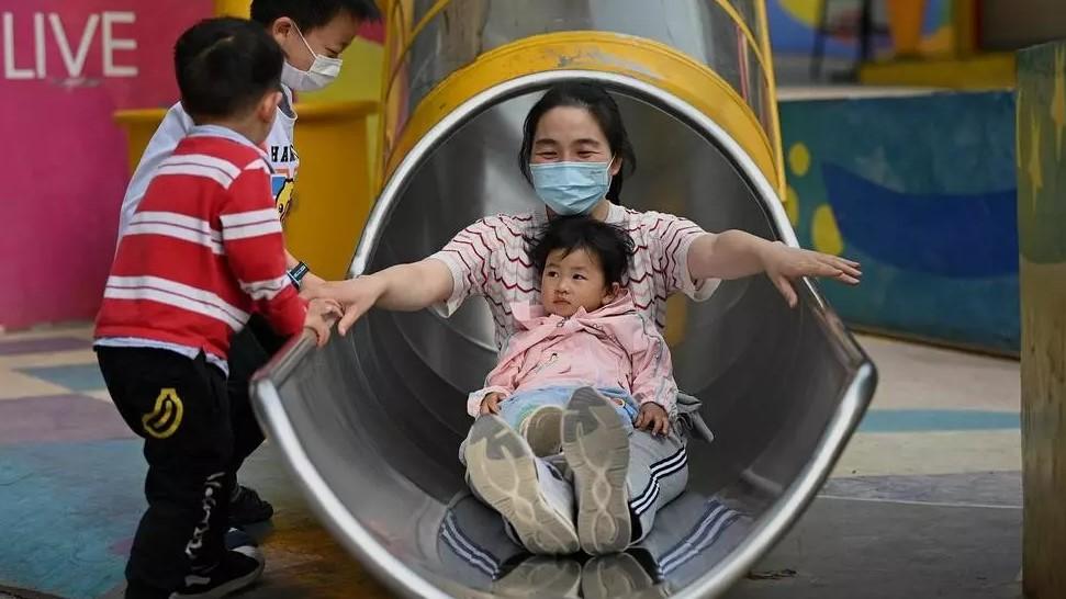 China is relaxing its family planning policy to allow couples to have up to three children - Avaz