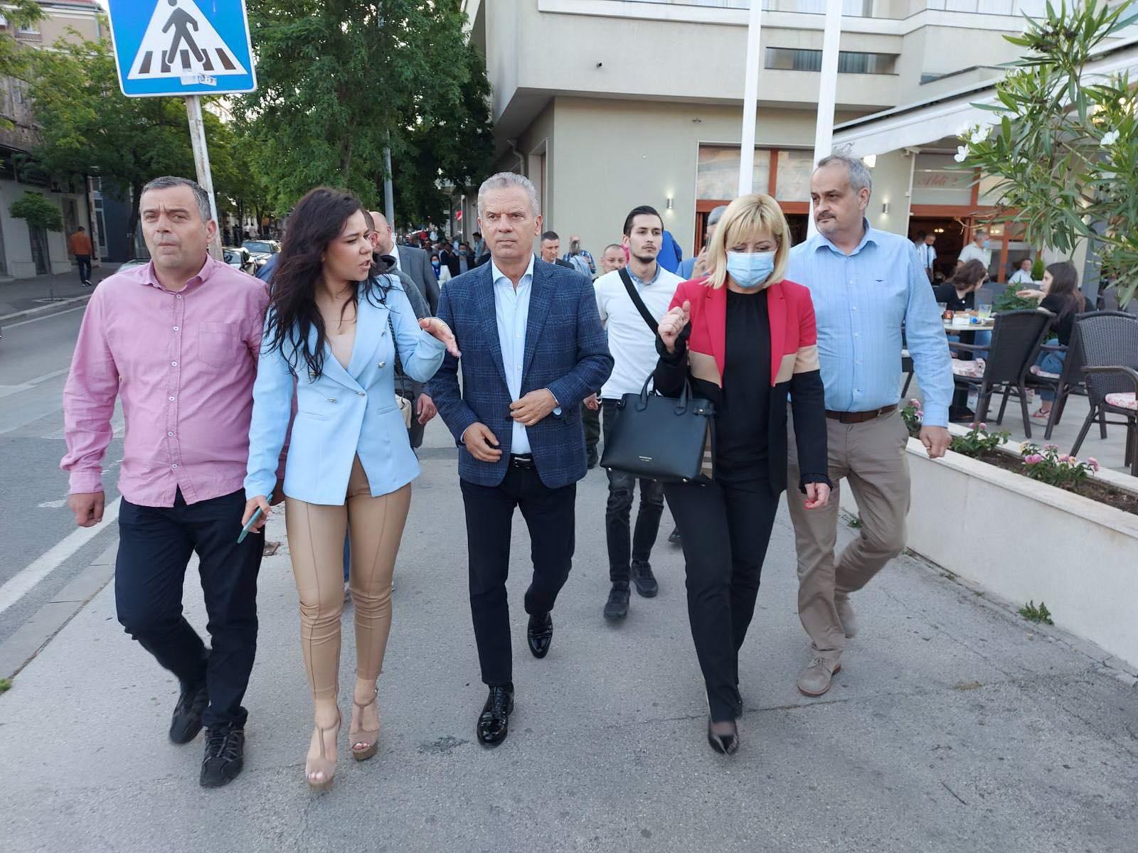 After the ceremonial part of the program, the president of SBB took a walk through Mostar - Avaz