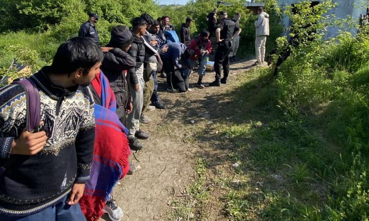 160 migrants relocated from two locations in Cazin area