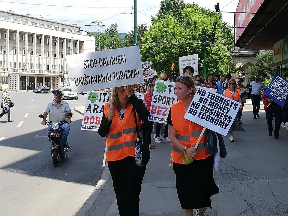 Protest turističkih radnika u Sarajevu: Traže promjene uvjeta za ulazak stranaca u BiH