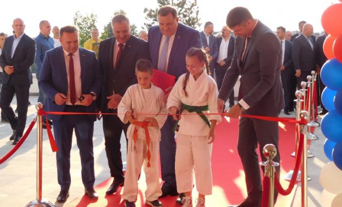 Milorad Dodik je danas prisustvovao otvaranju sportske dvorane - Avaz