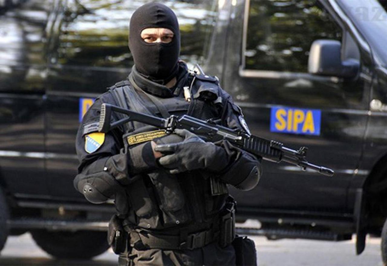 SIPA u Bosanskoj Dubici pronašla automatsku pušku i okvir sa 30 metaka