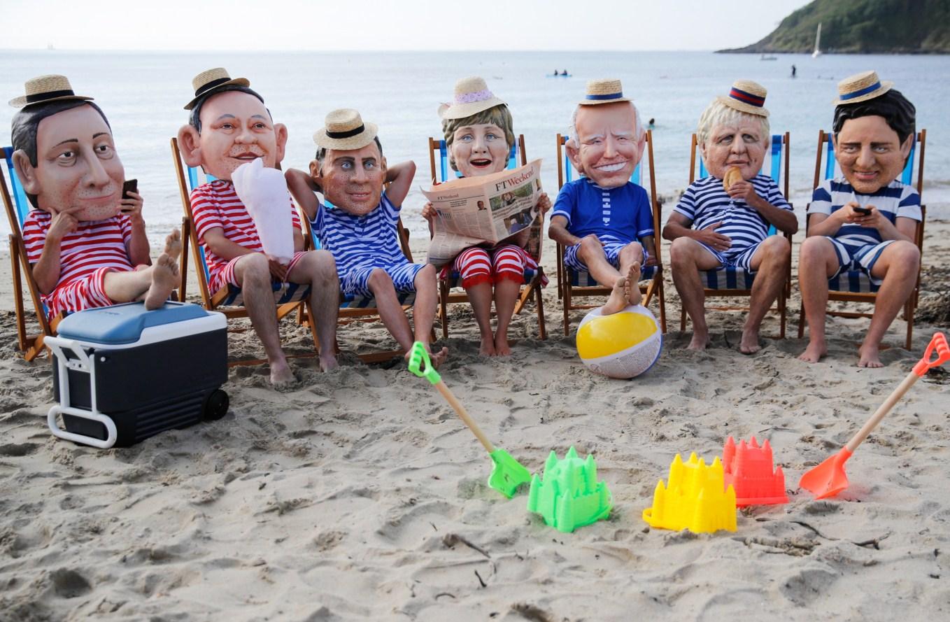 Zanimljiv protest: Lideri G7 uživaju na plaži