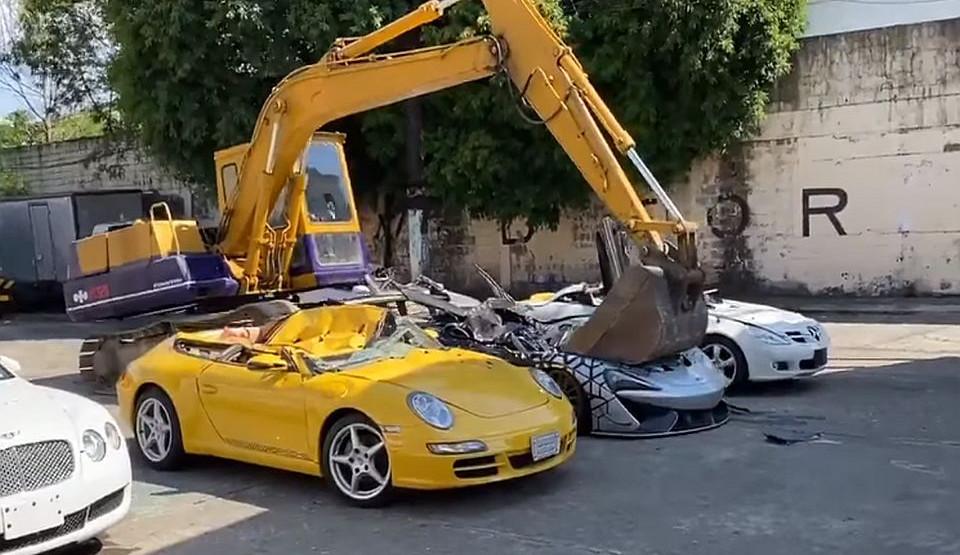 Evo kako je izgledalo uništavanje luksuznih automobila na Filipinima